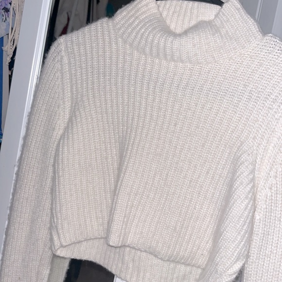 Elie Tahari cream cropped sweater - Picture 2 of 3